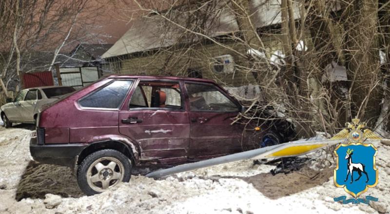 В Самарской области на трассе погиб водитель LADA Granta