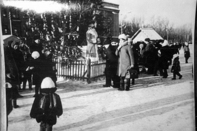 Самарцам показали главную городскую елку 60-х годов