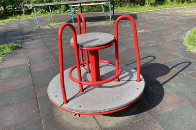 В Сызрани демонтировали карусель, на которой 4-летний мальчик чуть не потерял палец