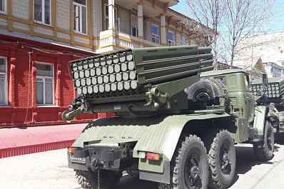 Военная техника выстроилась в Самаре на Молодогвардейской