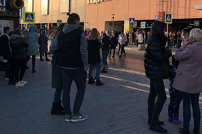 В Самаре эвакуировали 300 человек, в том числе 65 детей, из ТЦ "Мега" на Московском шоссе