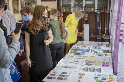 Студенты ТГУ придумали сувениры с вузовской символикой