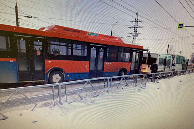 В Тольятти в ДТП с автобусом и двумя маршрутками пострадали три человека