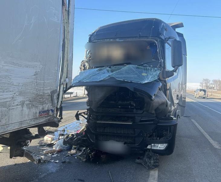 В Самарской области 8 февраля два человека пострадали в аварии с фурами