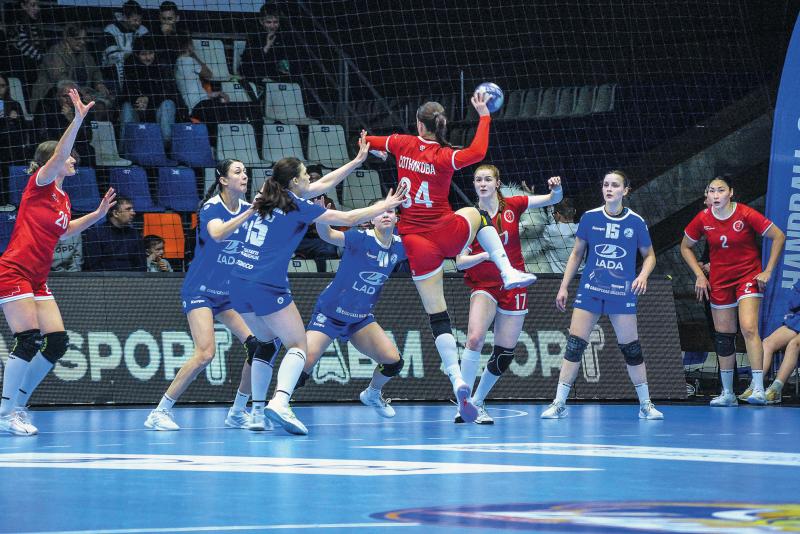 Важный реванш: гандбольная команда из Тольятти одержала победу на предварительном этапе чемпионата страны