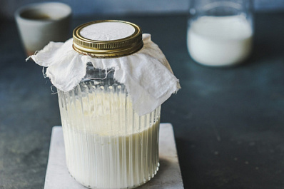 Врач рассказал, в каких двух случаях нужно отказаться от кефира