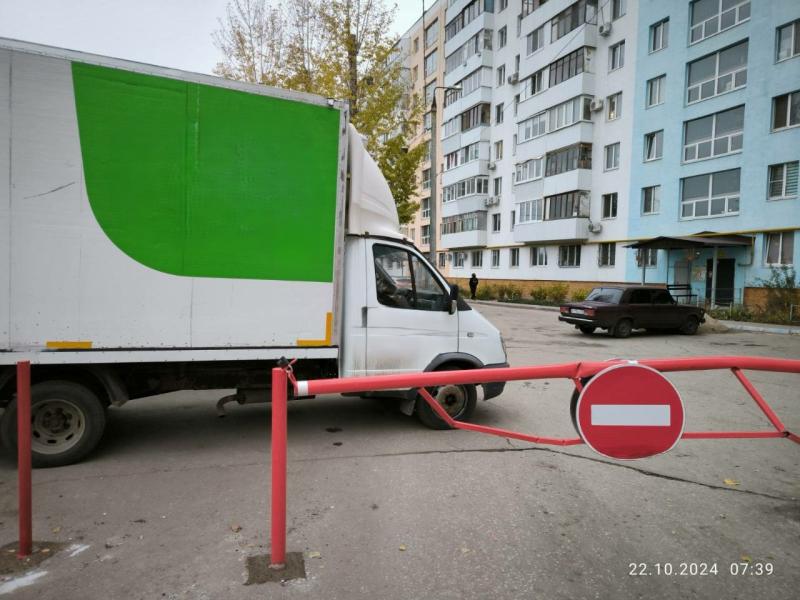 "Наш дом гудит!": жители 14-го микрорайона бьют тревогу из-за нового шлагбаума