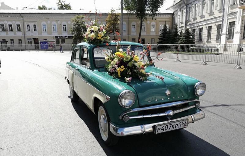 Мантуров заявил, что в России планируют возродить автомобили "Волга" и "Победа" 