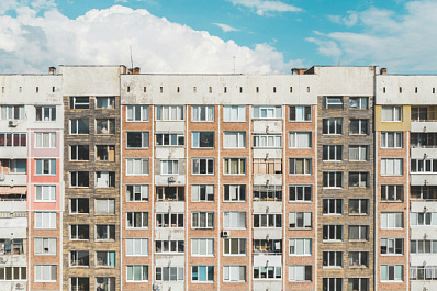 Четырехлетняя девочка выпала из окна 3-го этажа