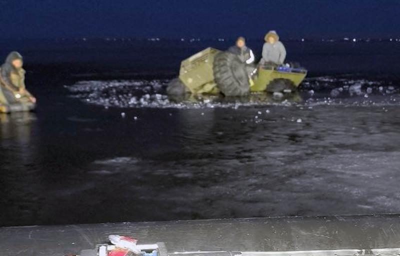 В Тольятти 14 марта трех человек вытащили из промоины