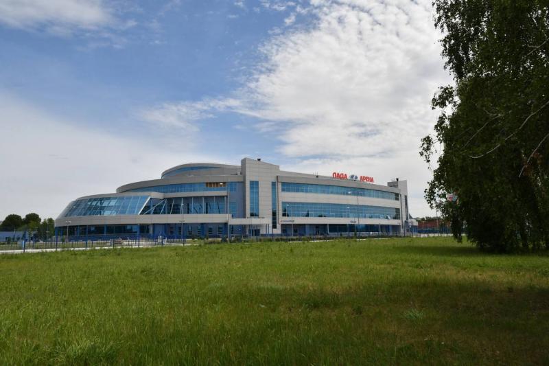 Юные болельщики Волжского района поддержали хоккейную "Ладу" во время победного матча