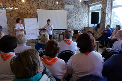 Серебряные волонтеры помогают пенсионерам Самарской области освоить современные технологии
