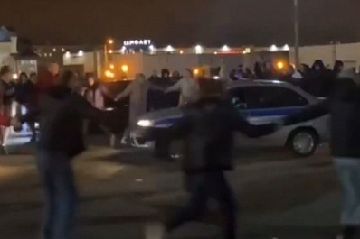 24 протокола: в Самаре задержали организаторов и участников хоровода вокруг машины на парковке ТЦ