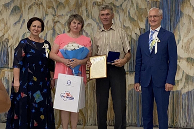 12 тольяттинских семей наградили медалями "За любовь и верность"