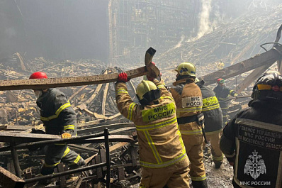 Кадры завалов: в Москве продолжают ликвидировать пожар в "Крокус сити холле"