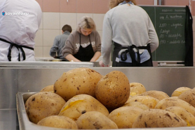 В Новокуйбышевске студенты изготавливают сухпайки для участников СВО