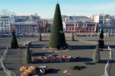 Новый год к нам мчится: появилось видео, как украшают площадь Куйбышева в Самаре