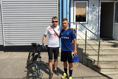 Болельщик самарских "Крыльев" поехал на дерби с "Рубином" на велосипеде