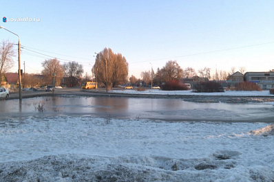 Елена Лапушкина проверила состояние территорий, где наблюдается скопление талых вод в Самаре