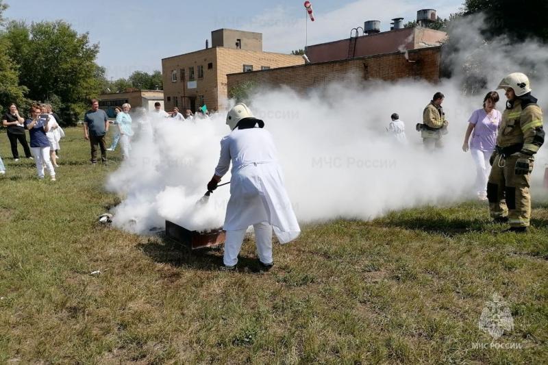 Тольяттинских медиков обучили действиям во время пожара