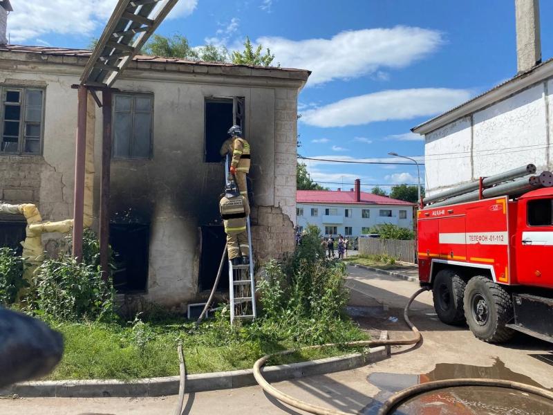 В Самарской области 29 июля загорелась заброшенная двухэтажка