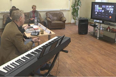 Солисты филармонии онлайн обучают игре на фортепиано 