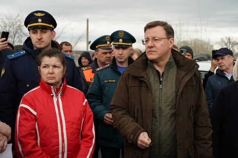 Губернатор Самарской области встретился с пострадавшими от паводка жителями Богатовского района