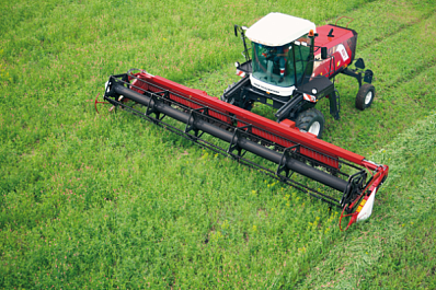 "Машины задействованы практически непрерывно": самарские аграрии рассказали о самоходной косилке KSU 1 Ростсельмаш