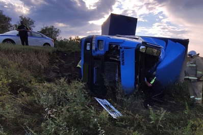 На трассе в Самарской области столкнулись большегрузы Volvo и MAN