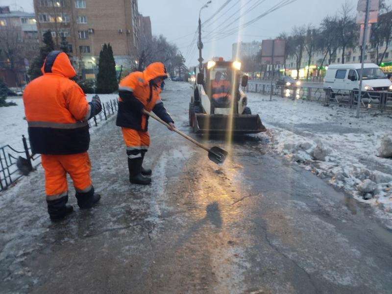 Круглосуточный режим: в Самаре в ночь на 19 декабря службы благоустройства продолжат ликвидировать последствия экстремальной погоды