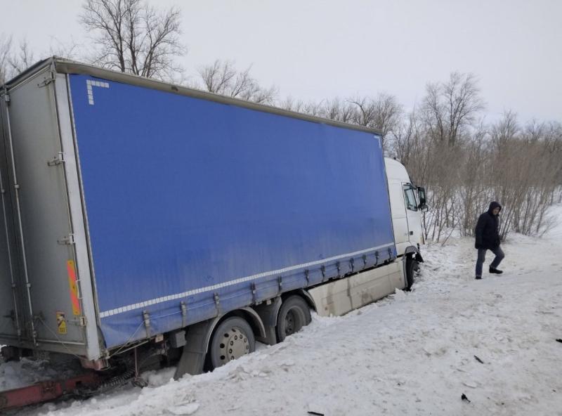 В Самарской области 18 февраля в аварии с большегрузом погибли два человека 