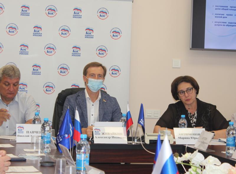Губернатор Дмитрий Азаров подписал постановление по выплатам компенсации за вывоз мусора