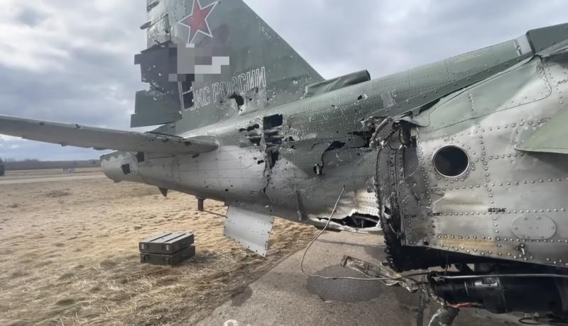 Российский лётчик посадил самолет Су-25 после попадания в него ракеты