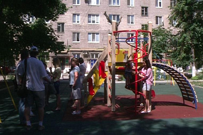 Двор в Железнодорожном районе преобразился по проекту Формирование комфортной городской среды