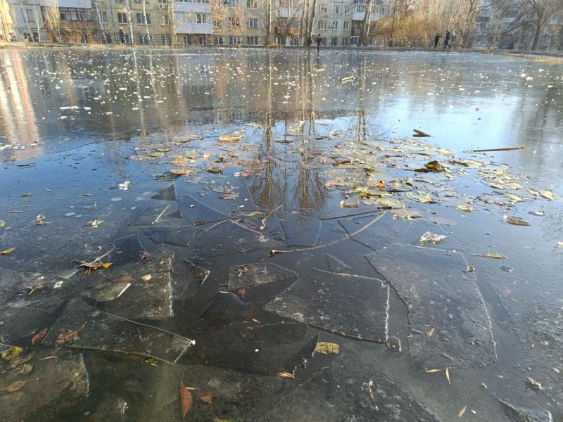 Спасатели рассказали, когда можно выходить на лед водоема