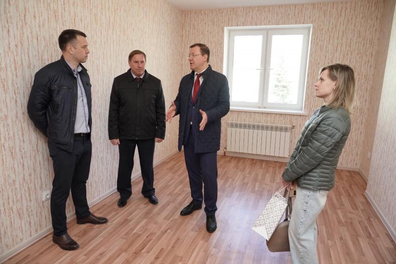 Губернатор Дмитрий Азаров провел Пасхальное воскресенье с жителями села Кинель-Черкассы