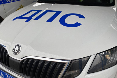 В Самаре на Волжском шоссе пассажирский автобус въехал в легковушку