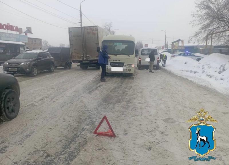 13 февраля в Самаре столкнулись иномарка и 126-й автобус