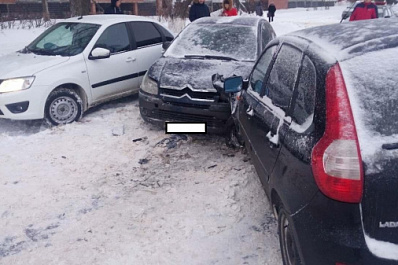 Два ребёнка пострадали в ДТП с 2-мя автоледи из Тольятти