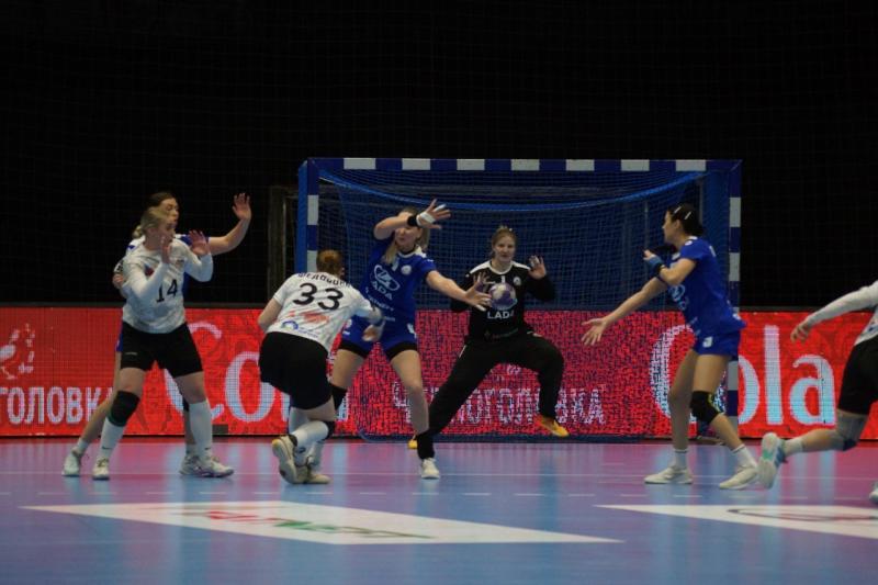 Два шага до трофея: гандбольная "Лада" вышла в полуфинал Кубка России