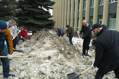 Коммунальные службы и жители Самары вышли на Гагаринский субботник