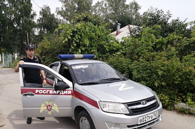 В Самарской области росгвардейцы помогли мужчине, которому стало плохо за рулем