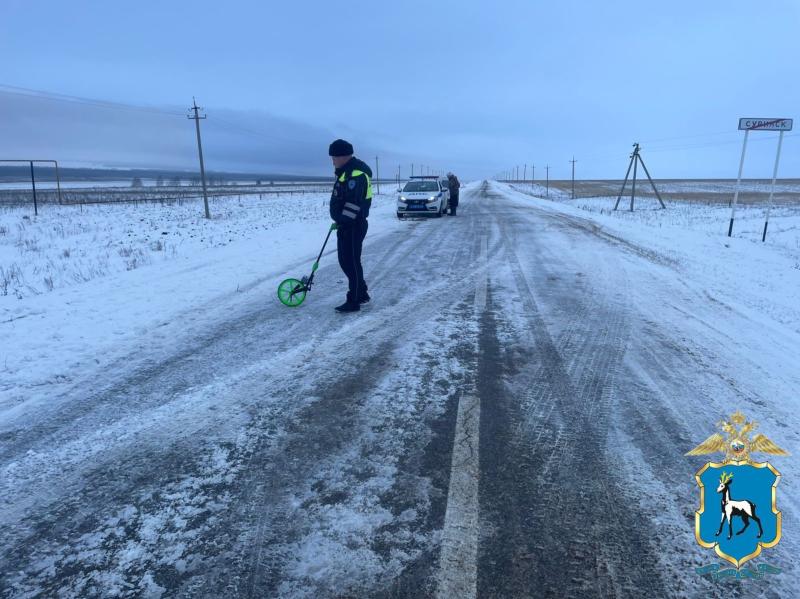 В Самарской области пьяный водитель на LADA Granta вылетел с трассы в поле