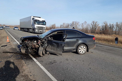 Под Самарой в лобовом ДТП на трассе погиб водитель