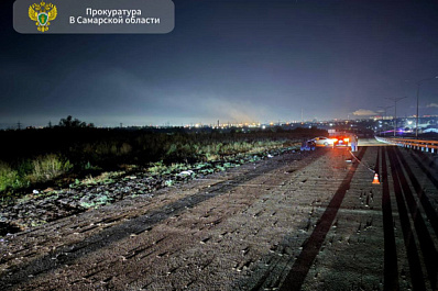 В Самарской области автомобиль слетел с трассы и наехал на детей, двое погибли