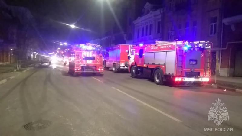 В историческом центре Самары пожар тушили почти час с привлечением дополнительной спецтехники