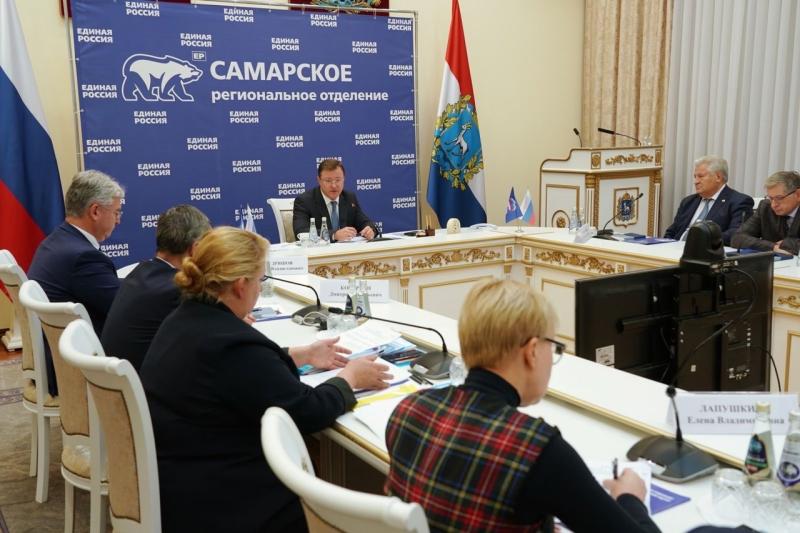 Дмитрий Азаров провел расширенное заседание президиума регполитсовета партии "Единая Россия"