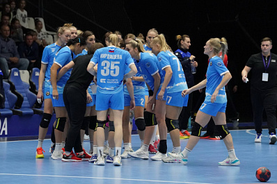 Гандбольная "Лада" снова обыграла чемпиона