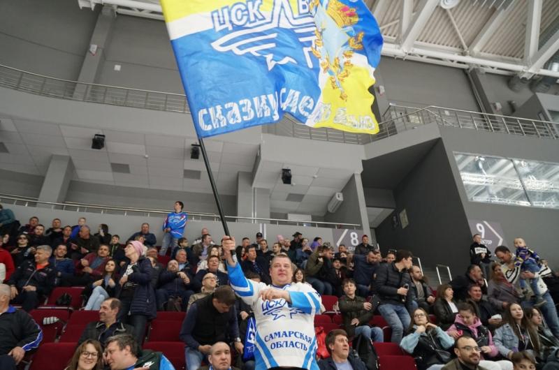 Дмитрий Азаров поздравил самарский хоккейный клуб ЦСК ВВС с завоеванием Кубка Федерации