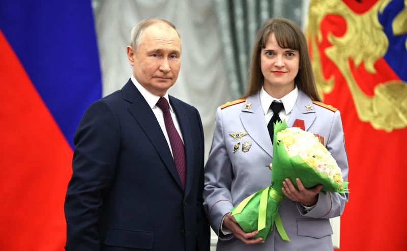 8 Марта Владимир Путин наградил российских женщин государственными наградами